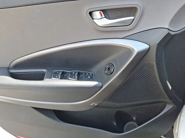 Used 2013 White Hyundai Base image 18