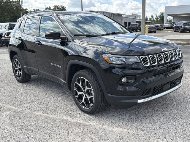 New 2026 Diamond Black Crystal Pearl-Coat Exterior Paint Jeep Limited image 2