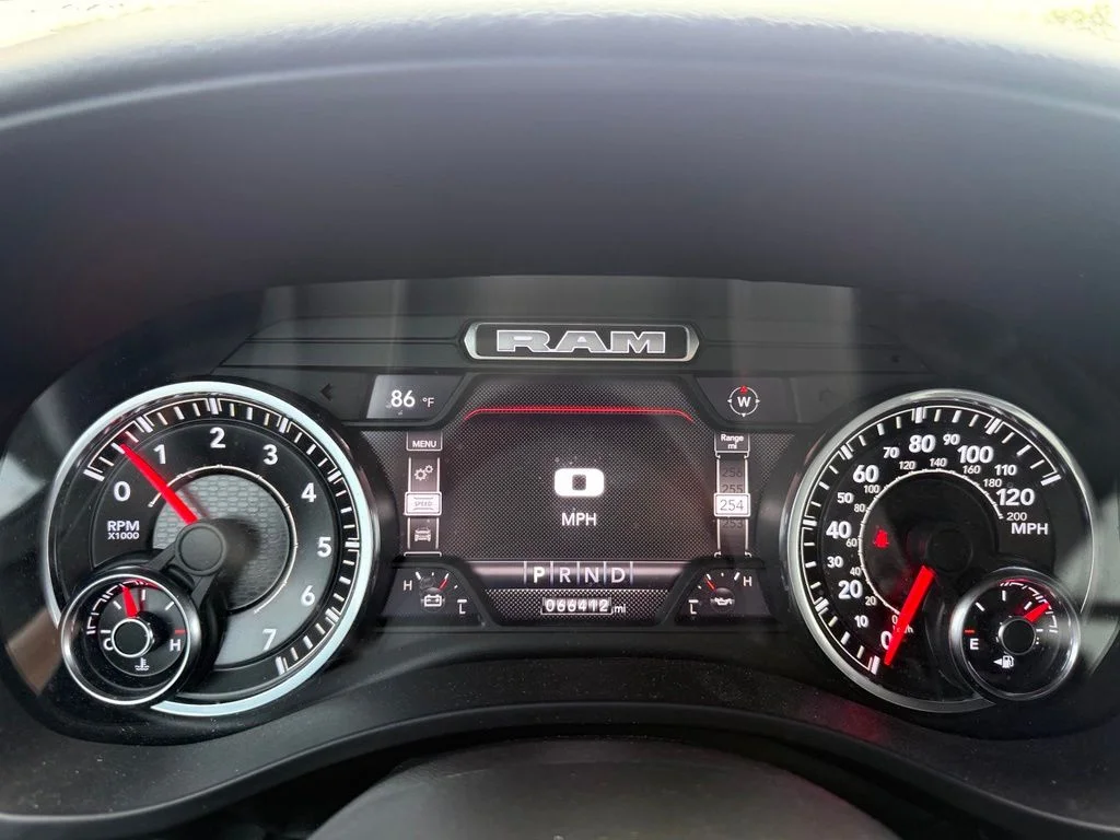 Used 2022 White Ram Big Horn/Lone Star image 17