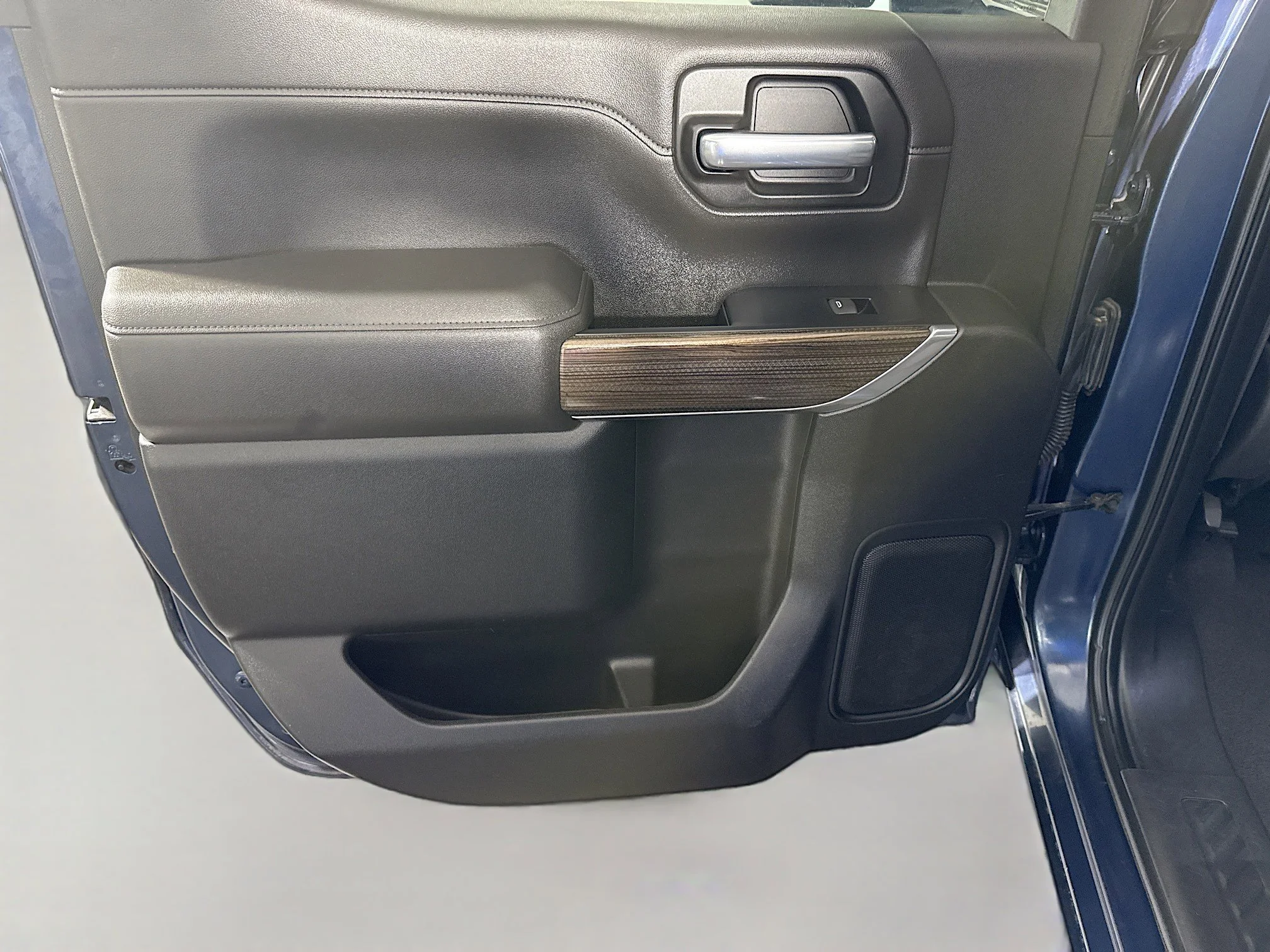 Used 2022 Northsky Blue Metallic Chevrolet RST image 21
