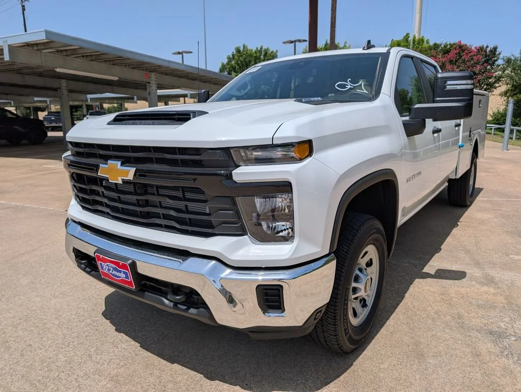 New 2026 Summit White Chevrolet WT image 23