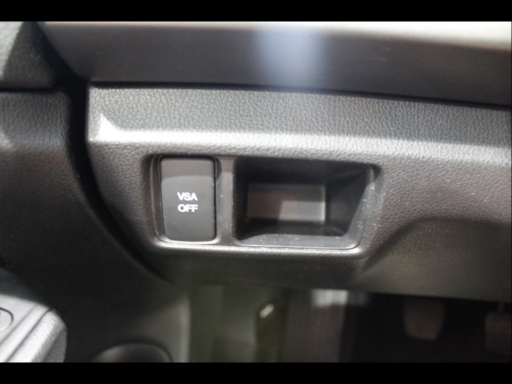 Used 2008 Alabaster Silver Metallic Honda LX image 28