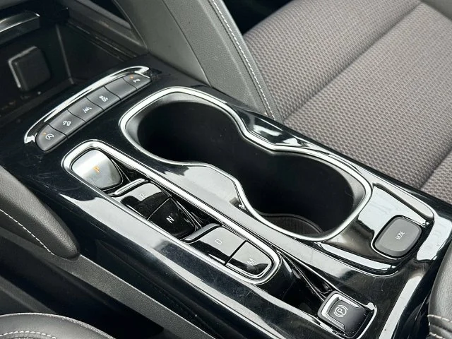 Used 2023 White Buick Preferred image 33