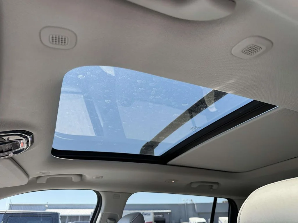 Used 2023 White Jeep Overland image 4