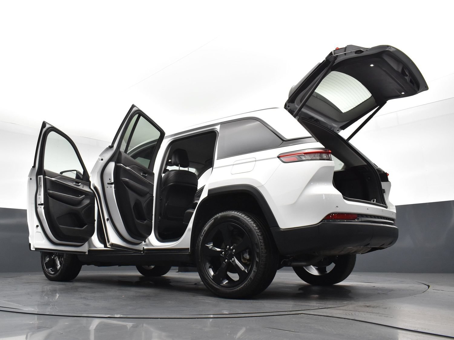 Used 2023 Bright White Clearcoat Jeep Limited image 28