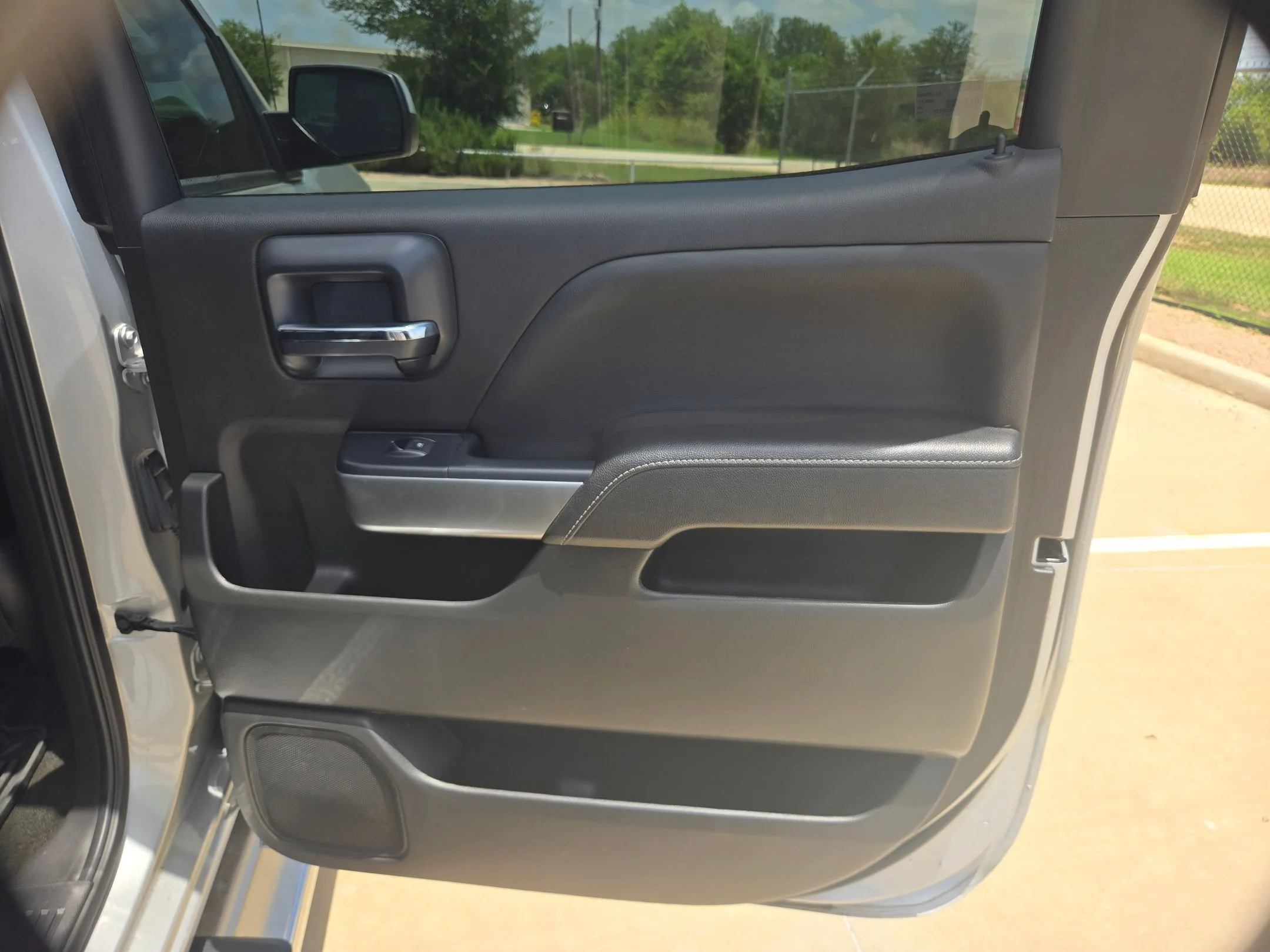 Used 2018 Silver Chevrolet LT image 21