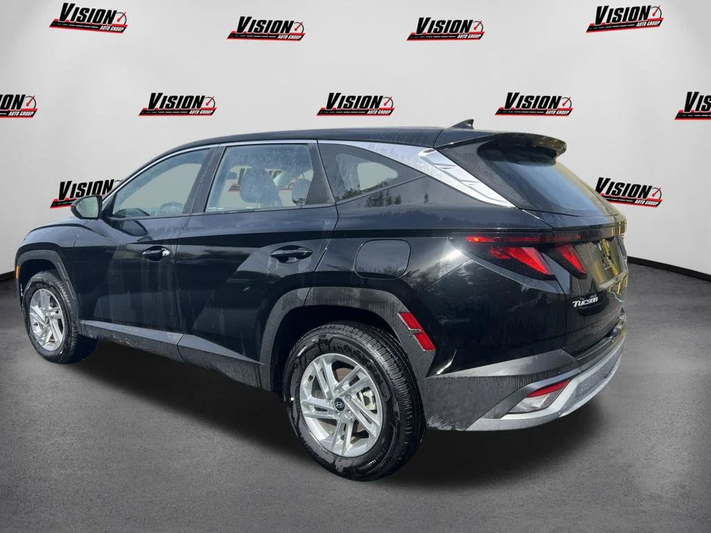 Used 2025 Black Hyundai SE image 5