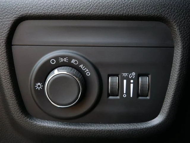 Used 2024 Silver Jeep Altitude image 16