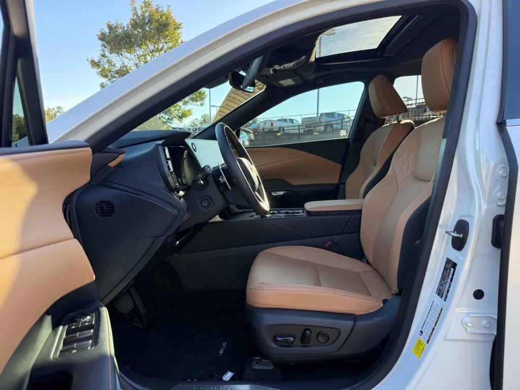 Used 2025 White Lexus 350 Premium image 23