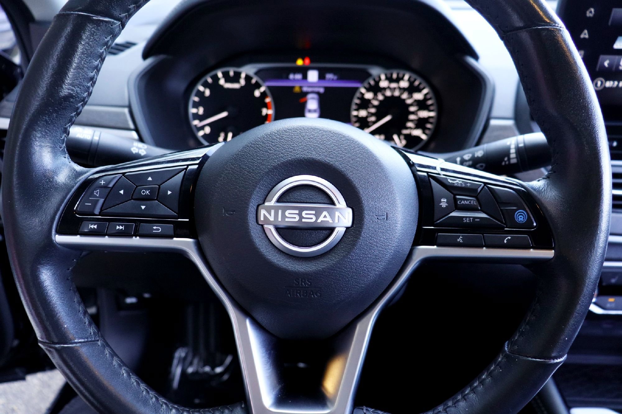 Used 2024 Super Black Nissan 2.5 SV image 11