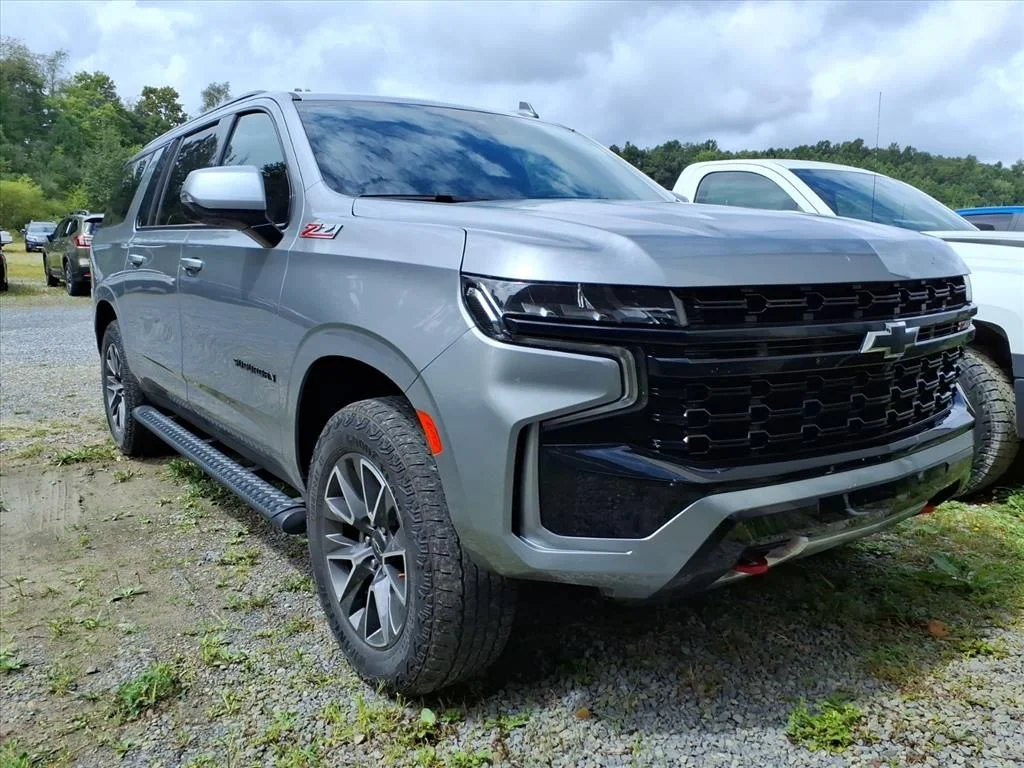Used 2024 Gray Chevrolet Z71 image 2
