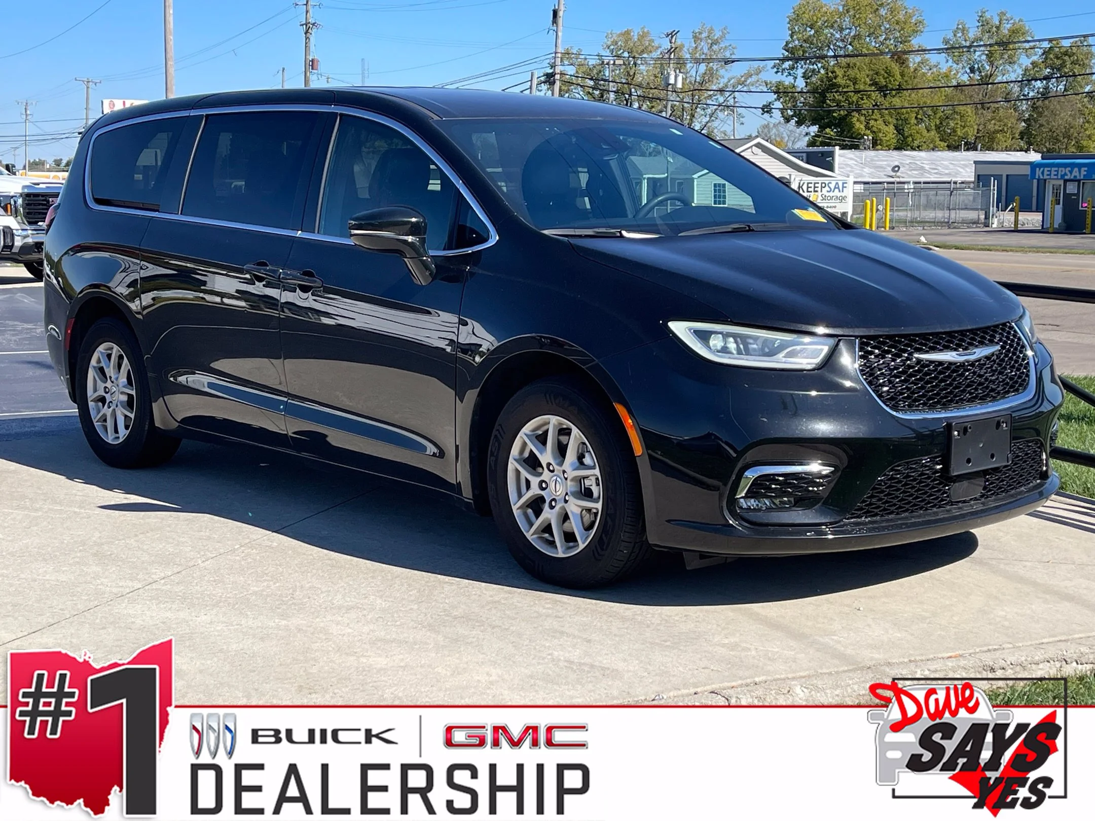 Used 2025 Diamond Black Crystal Pearlcoat Chrysler Select image 1