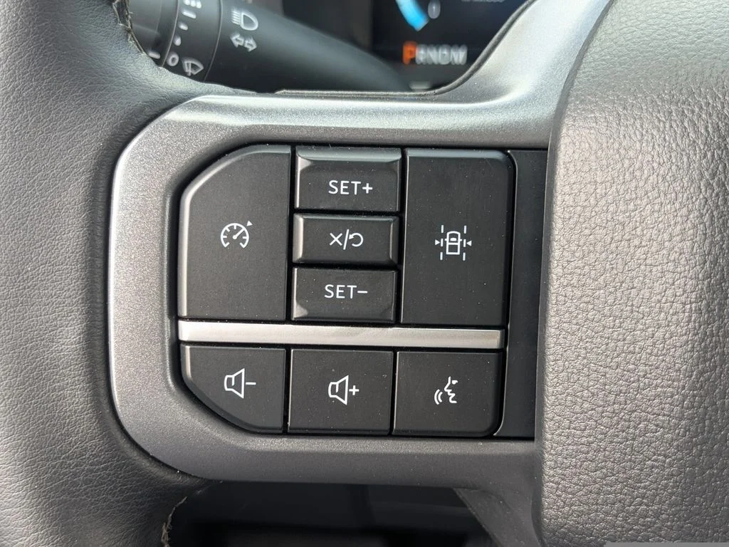 Used 2025 Red Ford XLT image 24