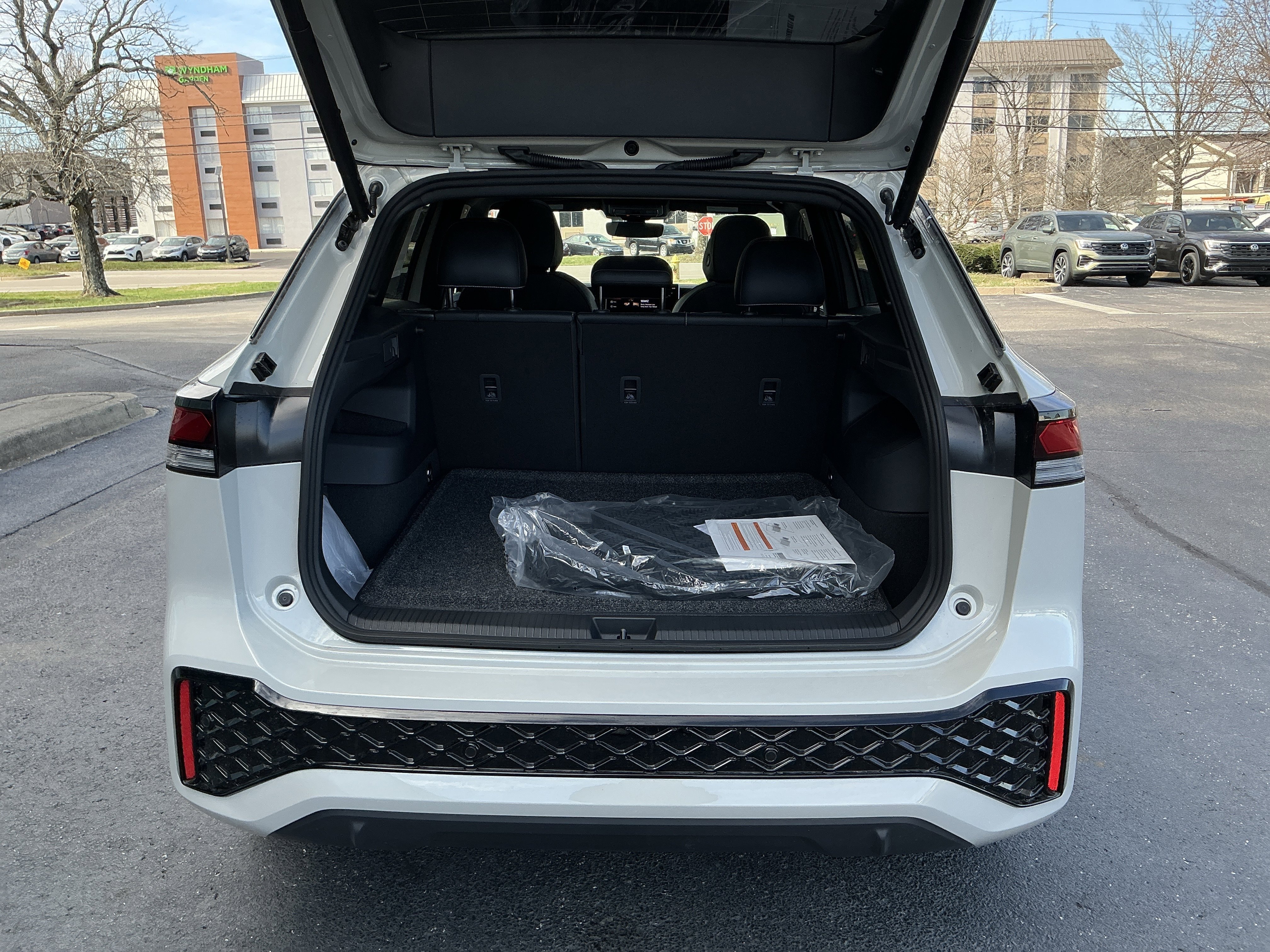 New 2026 Sandstone Volkswagen SE R-Line Black image 25
