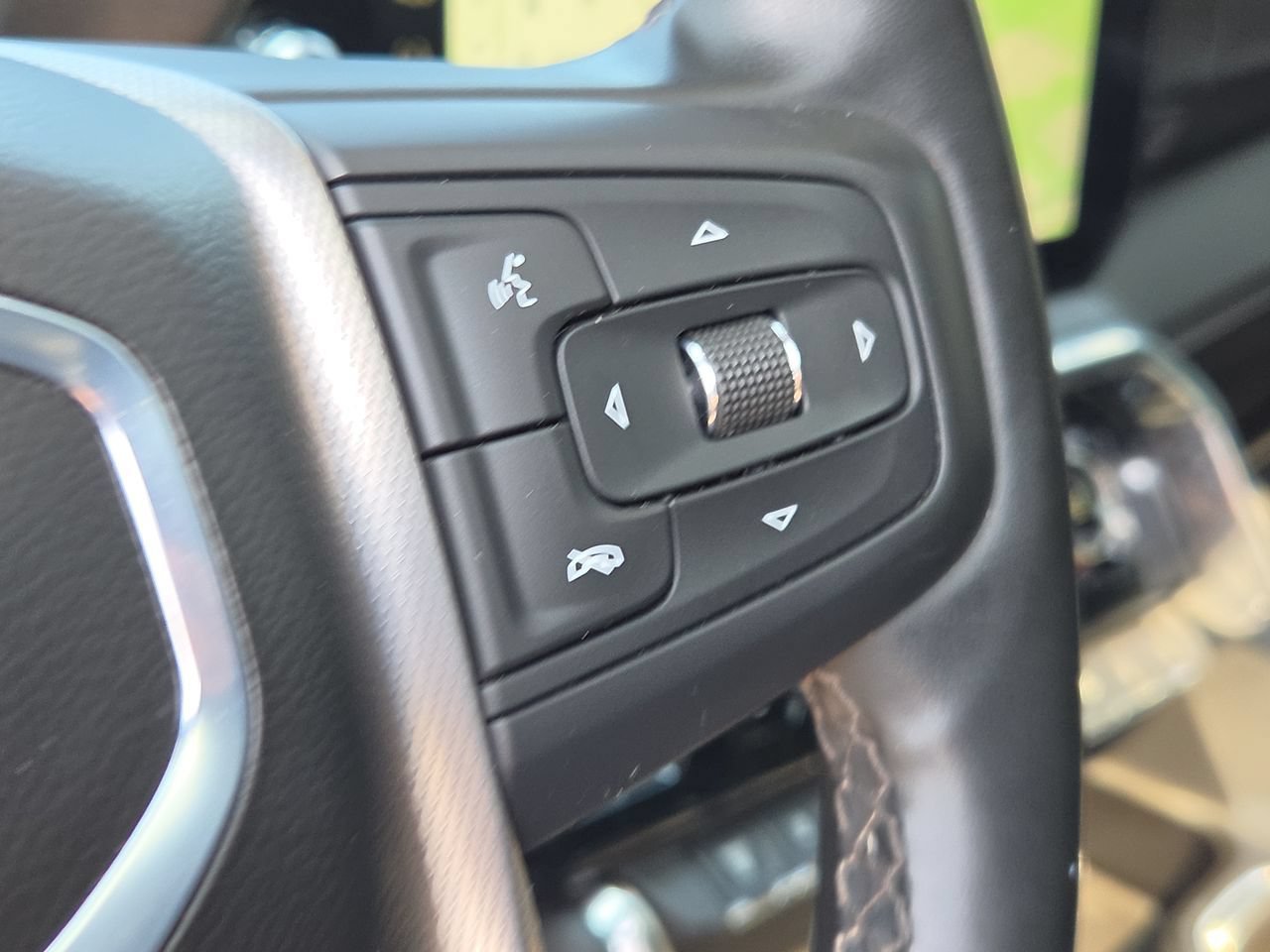 Used 2024 White Frost Tricoat GMC Denali image 36