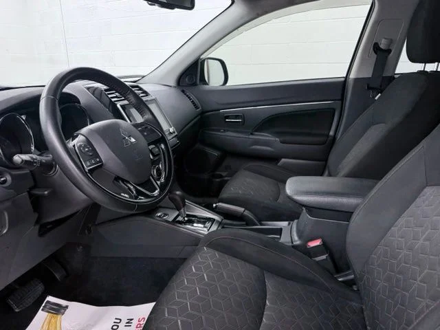 Used 2024  Mitsubishi 2.0 LE image 15