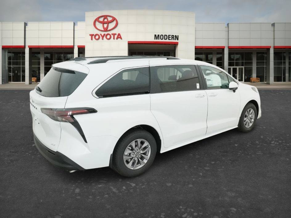 New 2026 Wind Chill Pearl Toyota XLE image 18