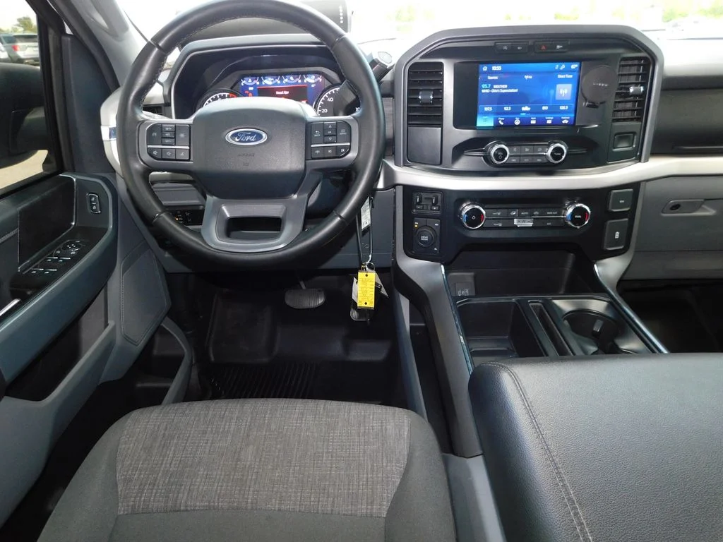 Used 2023 Oxford White Ford XLT image 22