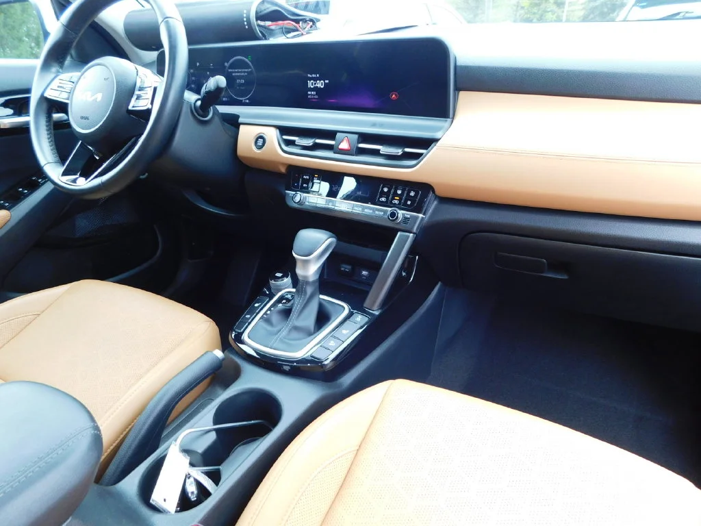 Used 2024 White Kia EX image 19