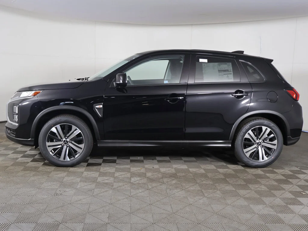 New 2027 Black Mitsubishi 2.0 ES AWC image 14