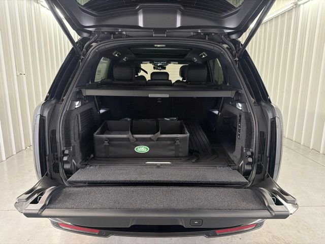 New 2026 Santorini Black Land Rover SE image 28