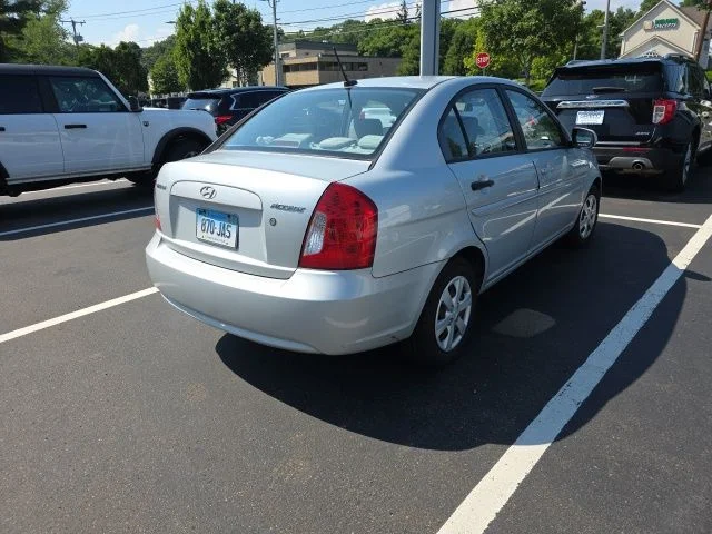 Used 2010 Platinum Silver Metallic + Pearl Hyundai GLS image 6