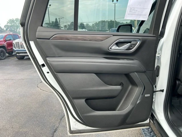 Used 2022 Summit White Chevrolet Z71 image 25