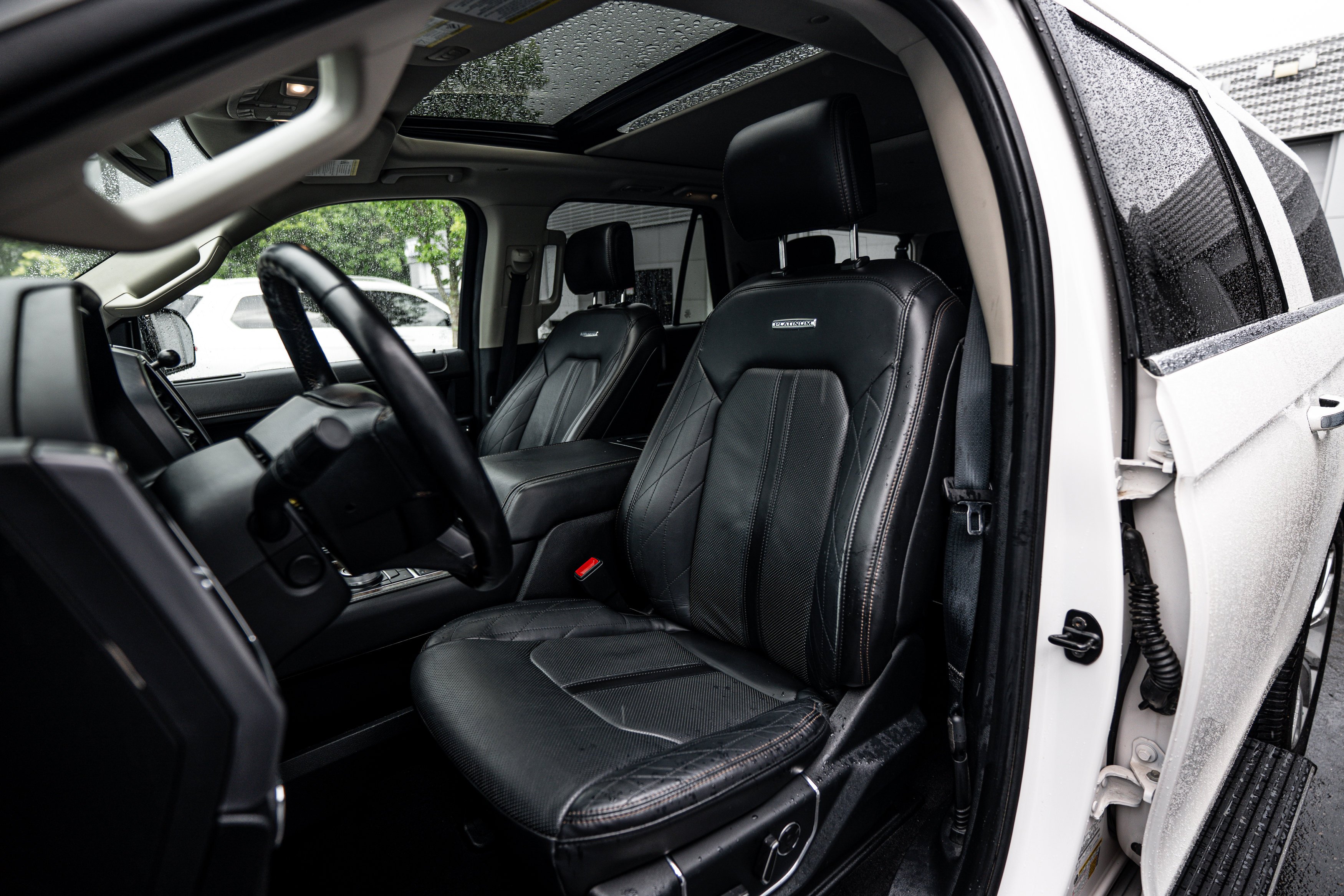 Used 2019 White Platinum Metallic Tri-Coat Ford Platinum image 12