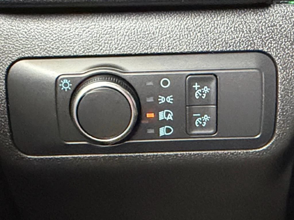 Used 2022 Gray Ford SE image 25