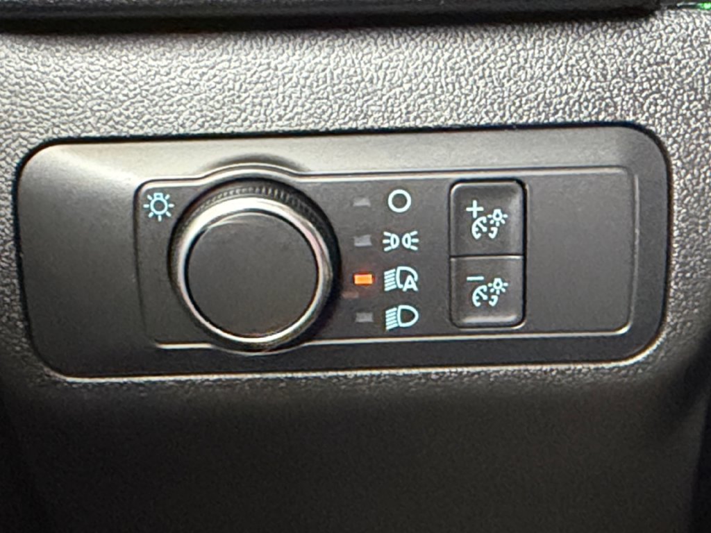 Used 2022 Gray Ford SE image 25