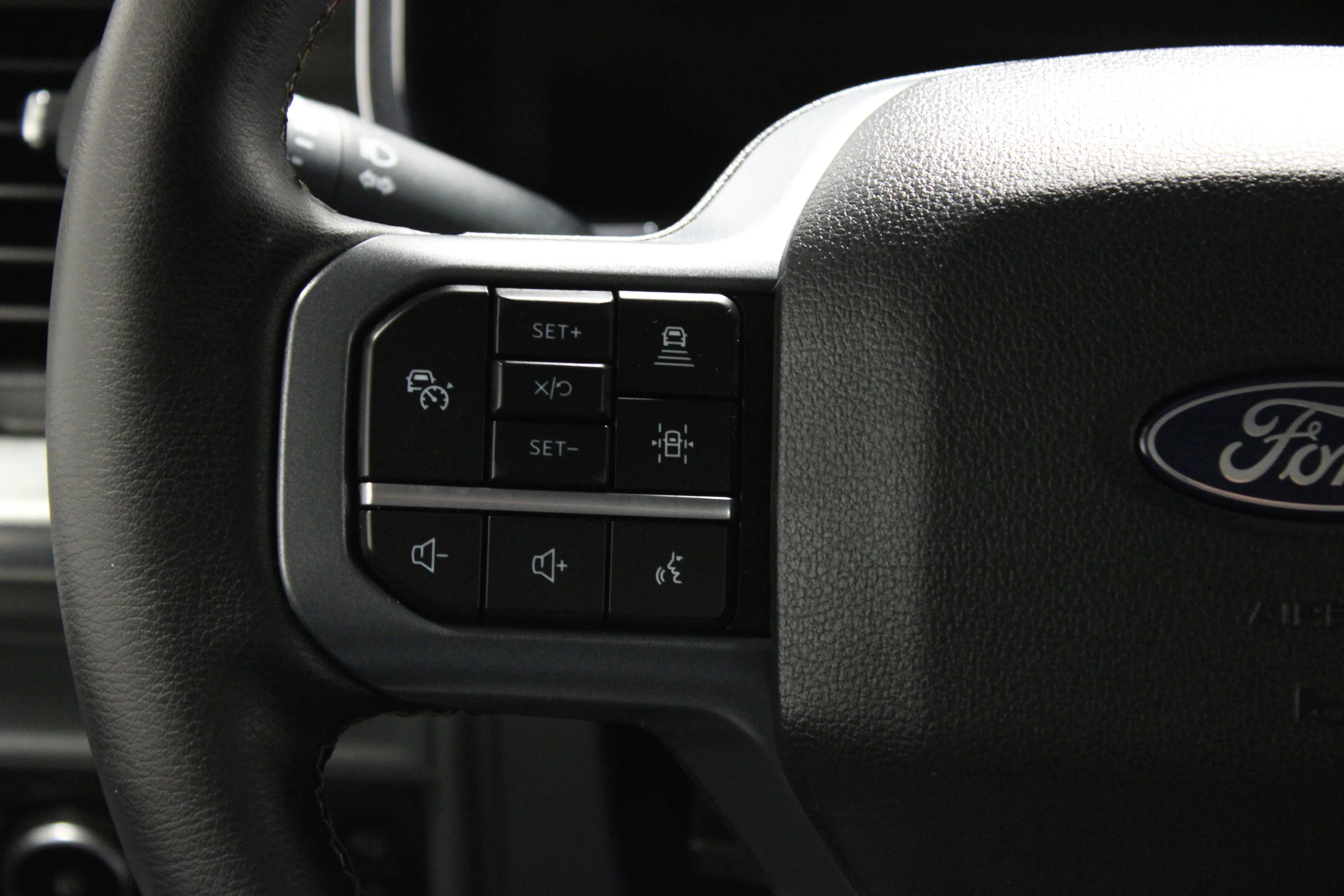 Used 2025 Antimatter Blue Metallic Ford LARIAT image 24