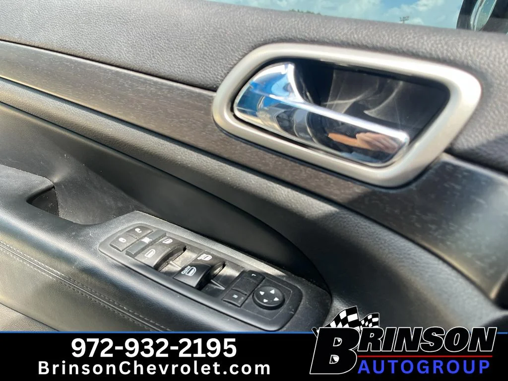 Used 2017 Silver Jeep Altitude image 9