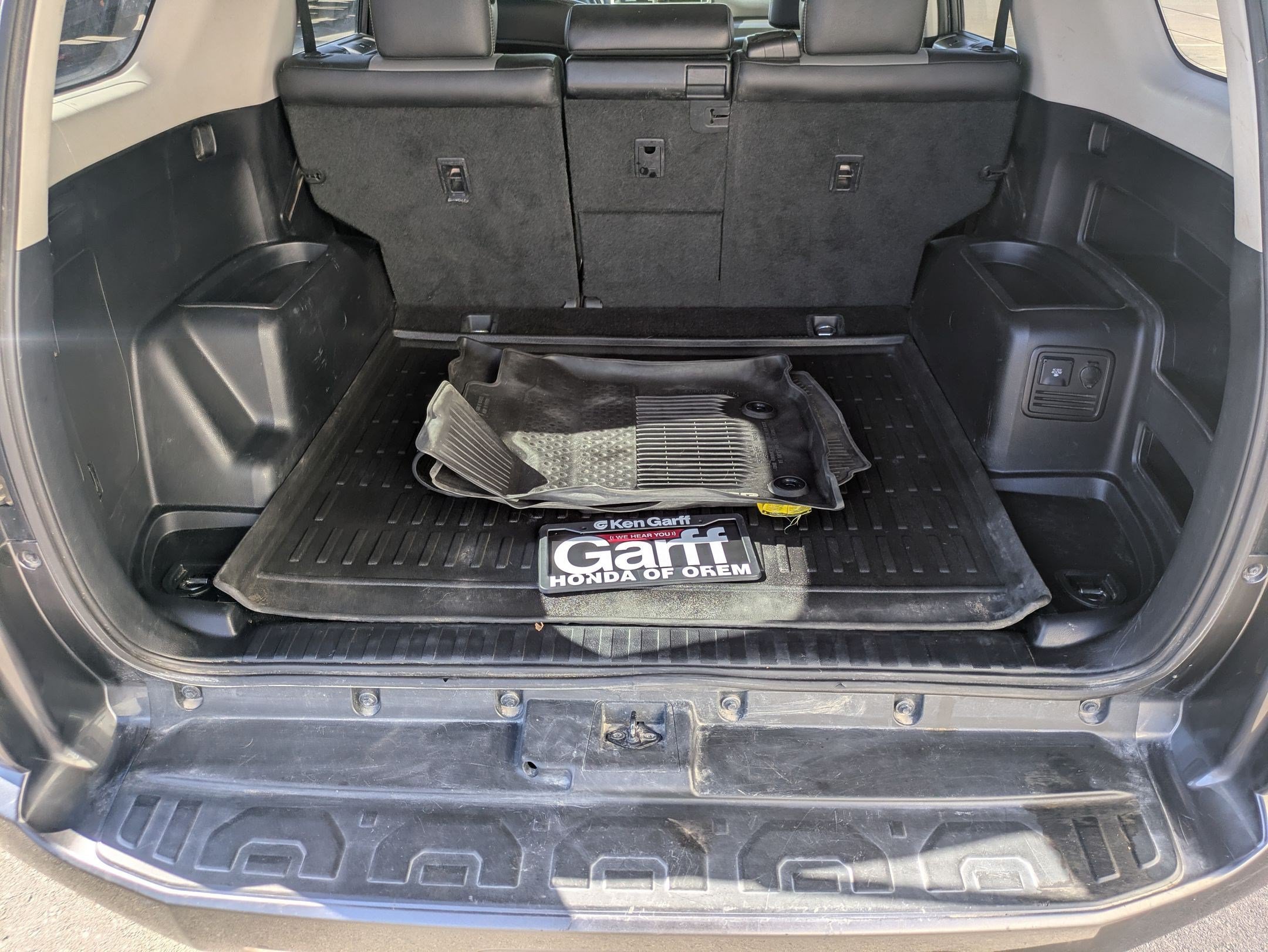 Used 2018 Magnetic Gray Metallic Toyota SR5 image 29