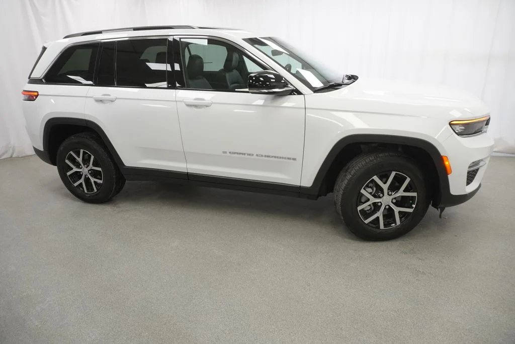 Used 2025 White Jeep Limited image 11