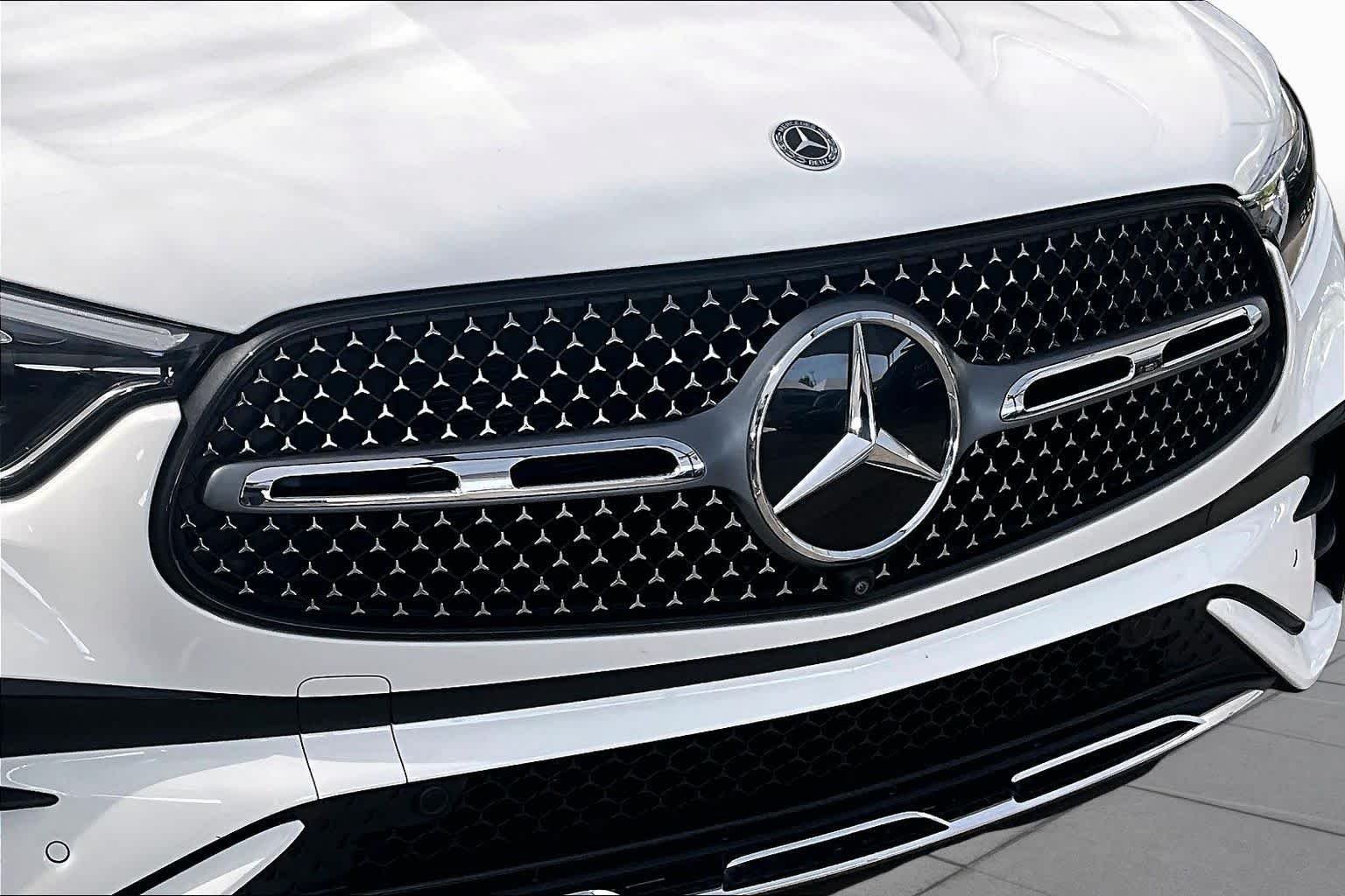 Used 2025 Polar White Mercedes-Benz GLC 350e image 30