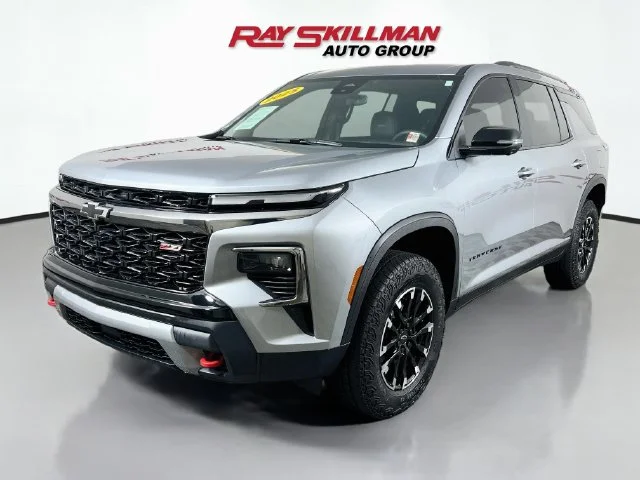Used 2025 Gray Chevrolet Z71 image 3