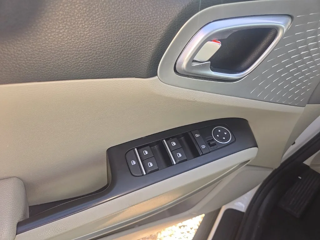 Used 2024 White Kia LX image 8