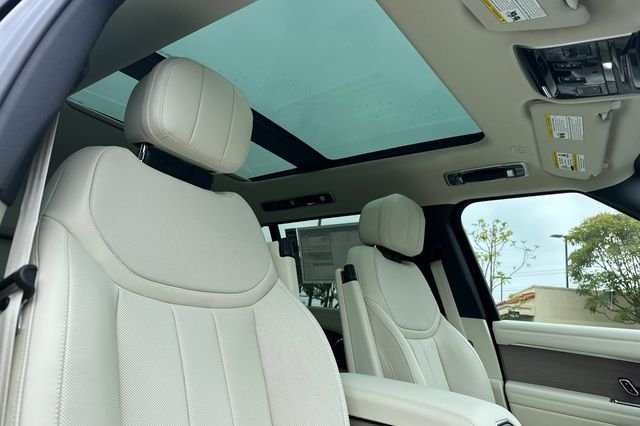 New 2026 Santorini Black LAND ROVER SE LWB 7-Seats / V8 image 15