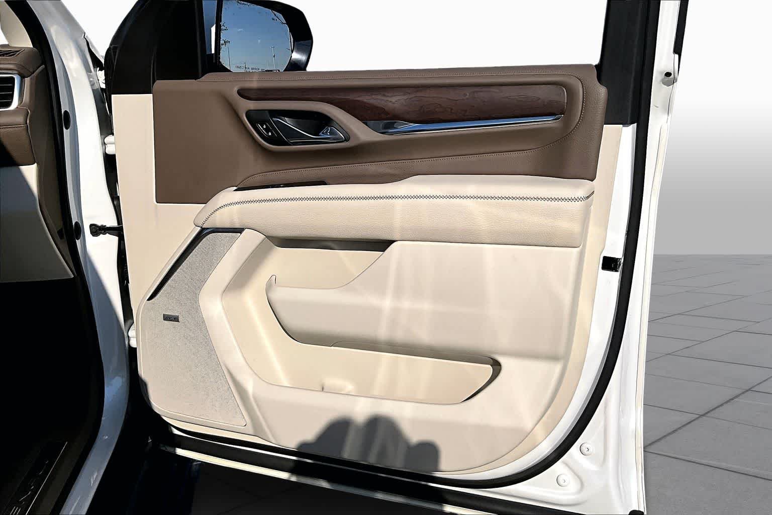 Used 2021 White Frost Tricoat GMC Denali image 26