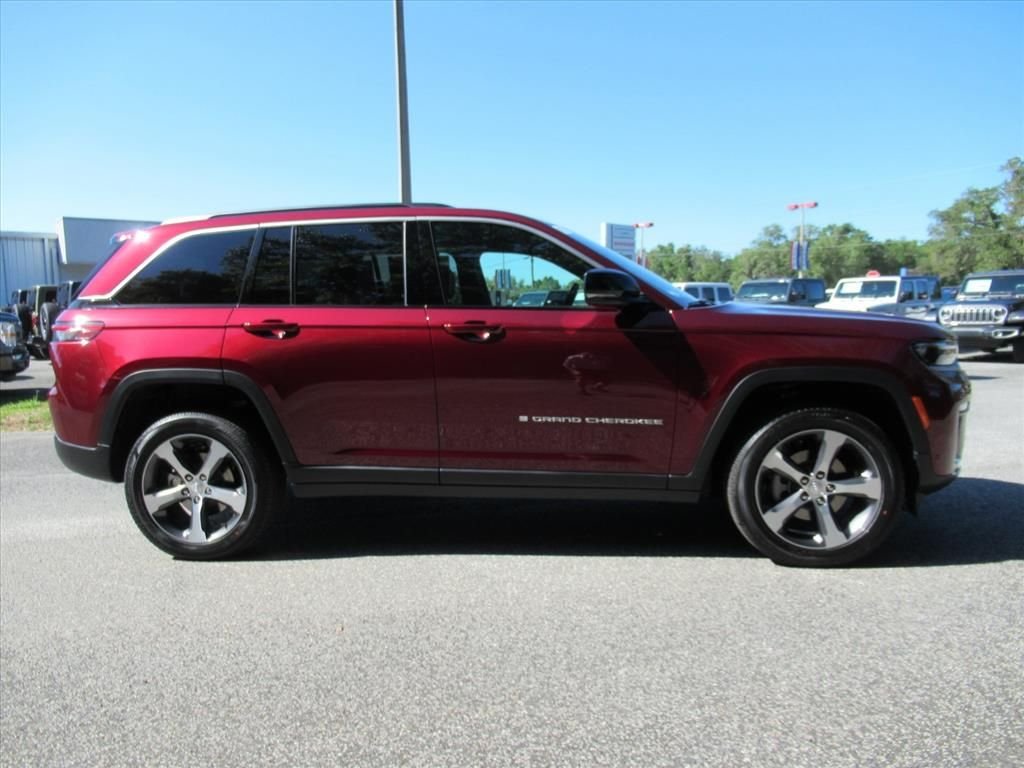 New 2026 Velvet Red Pearl-Coat Exterior Paint Jeep Limited image 2