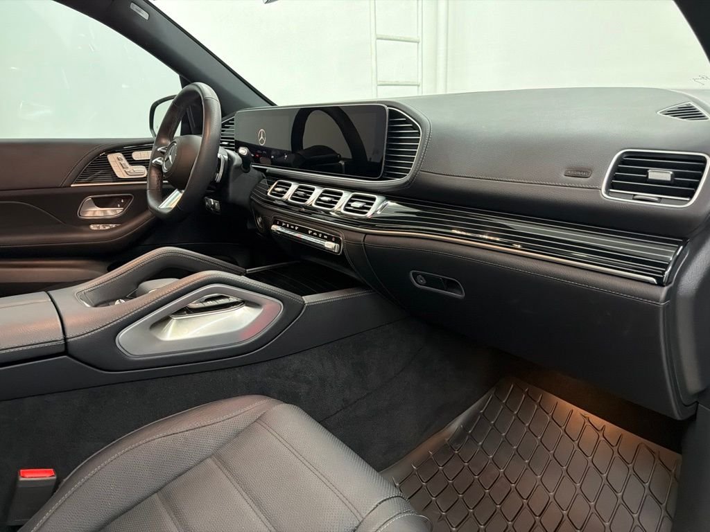 Certified Used 2025 Black Mercedes-Benz GLS 580 image 27