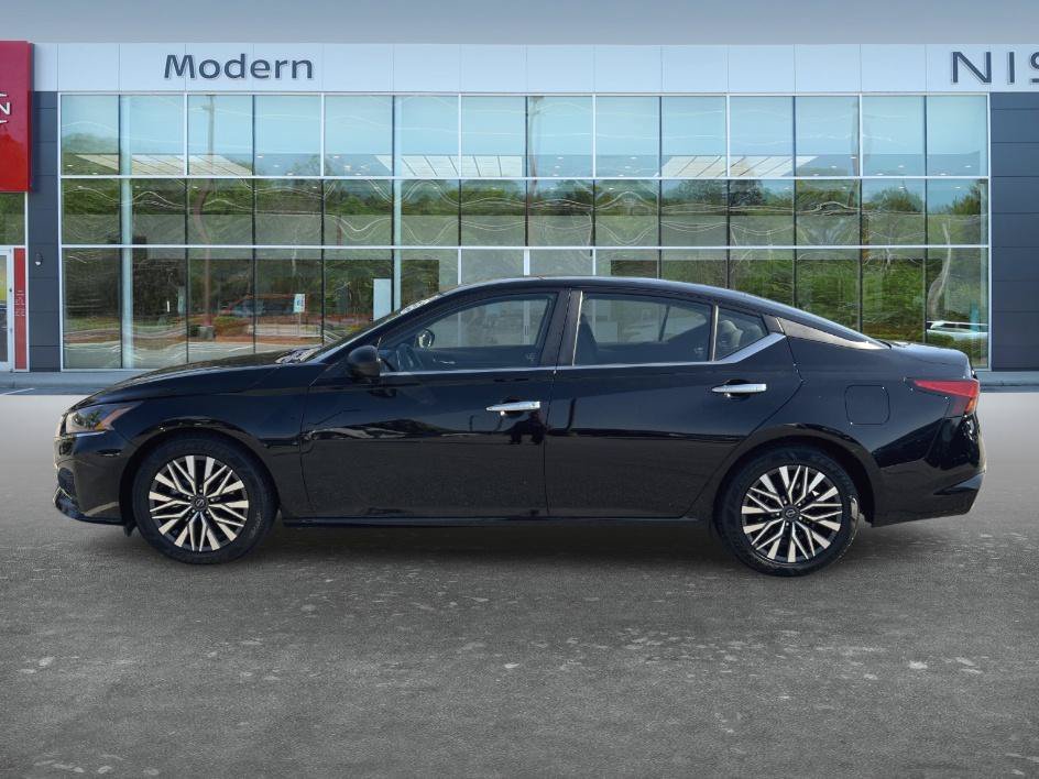 Used 2025 Super Black Nissan SV image 8