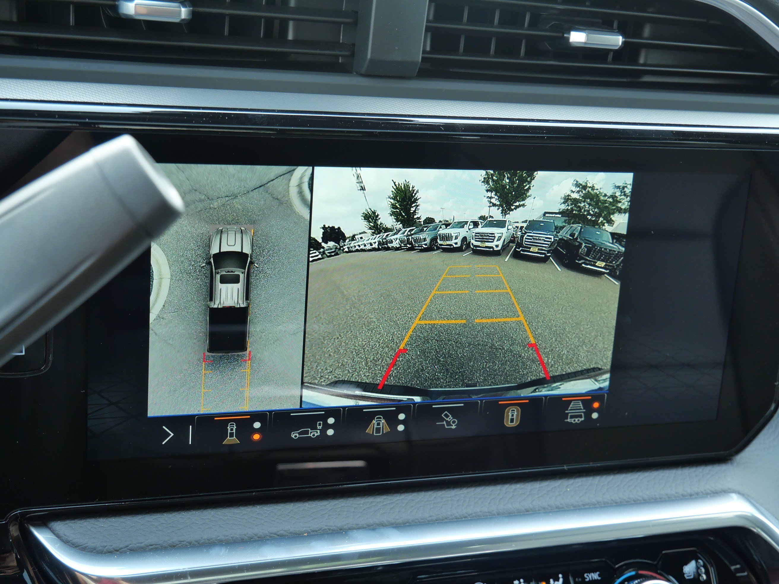 2026 GMC Sierra 3500HD Denali - Photo 10