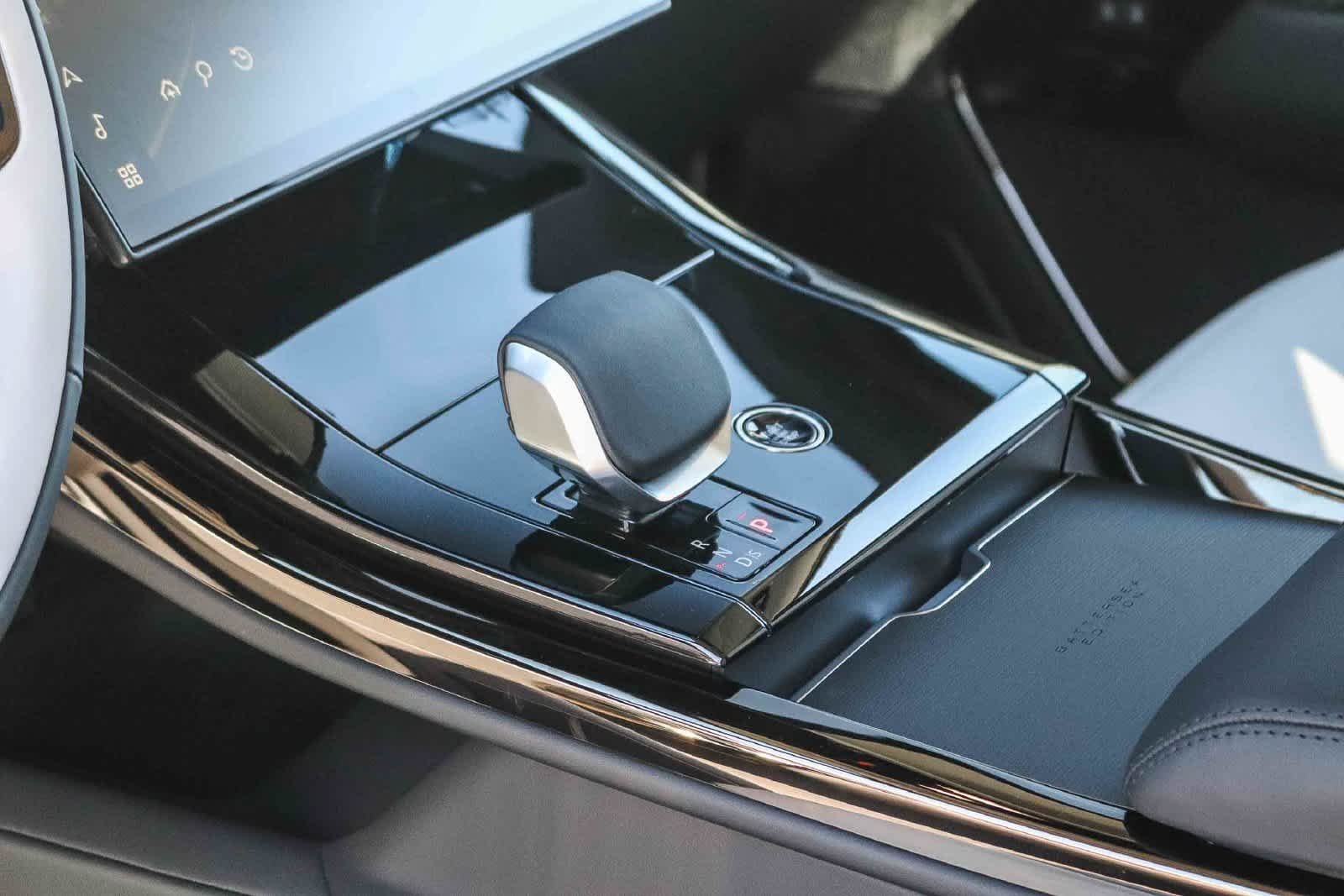 New 2027 Fuji White Land Rover Battersea Edition image 20