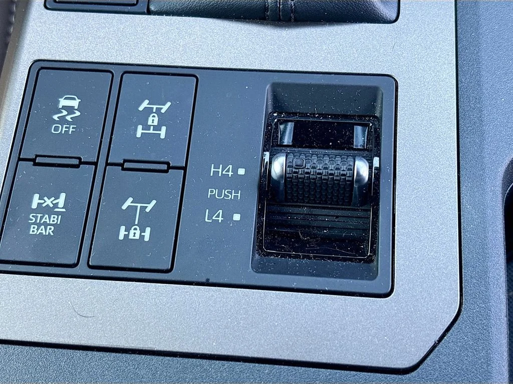 Used 2025  Toyota Base image 27