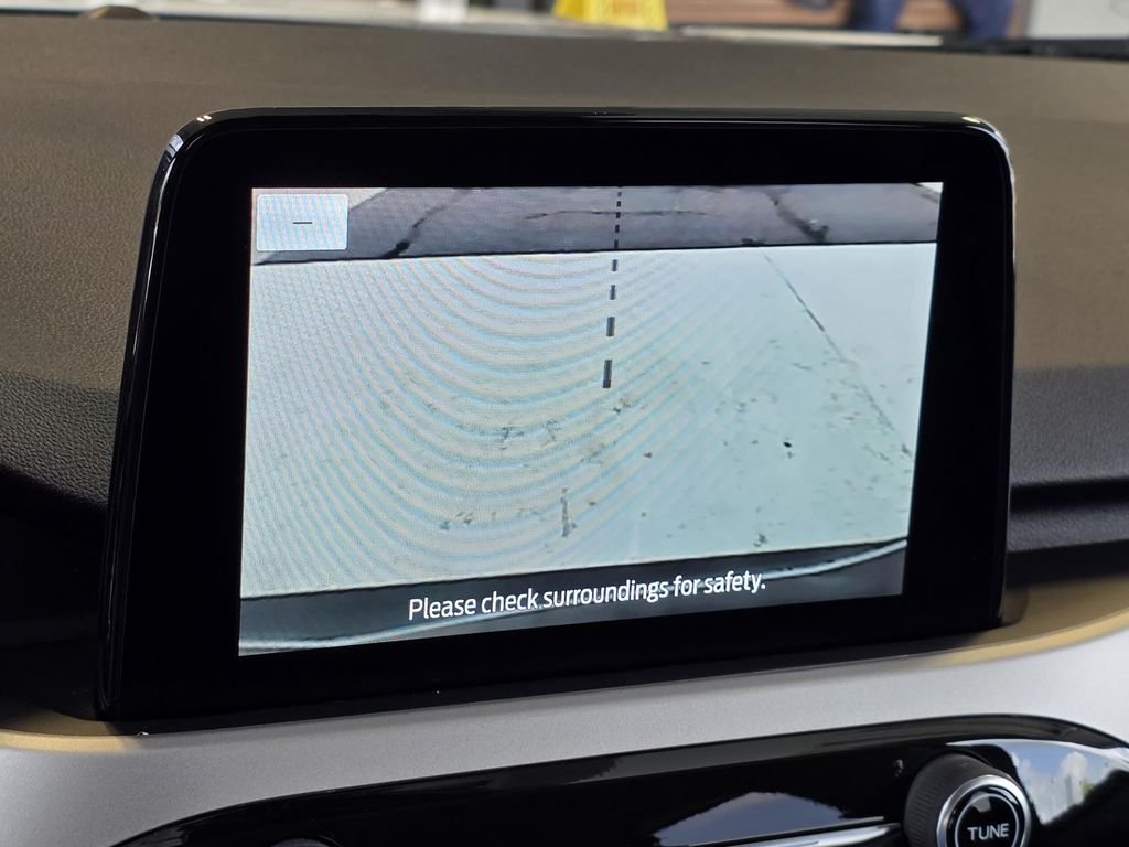 Used 2022 White Ford SEL image 17