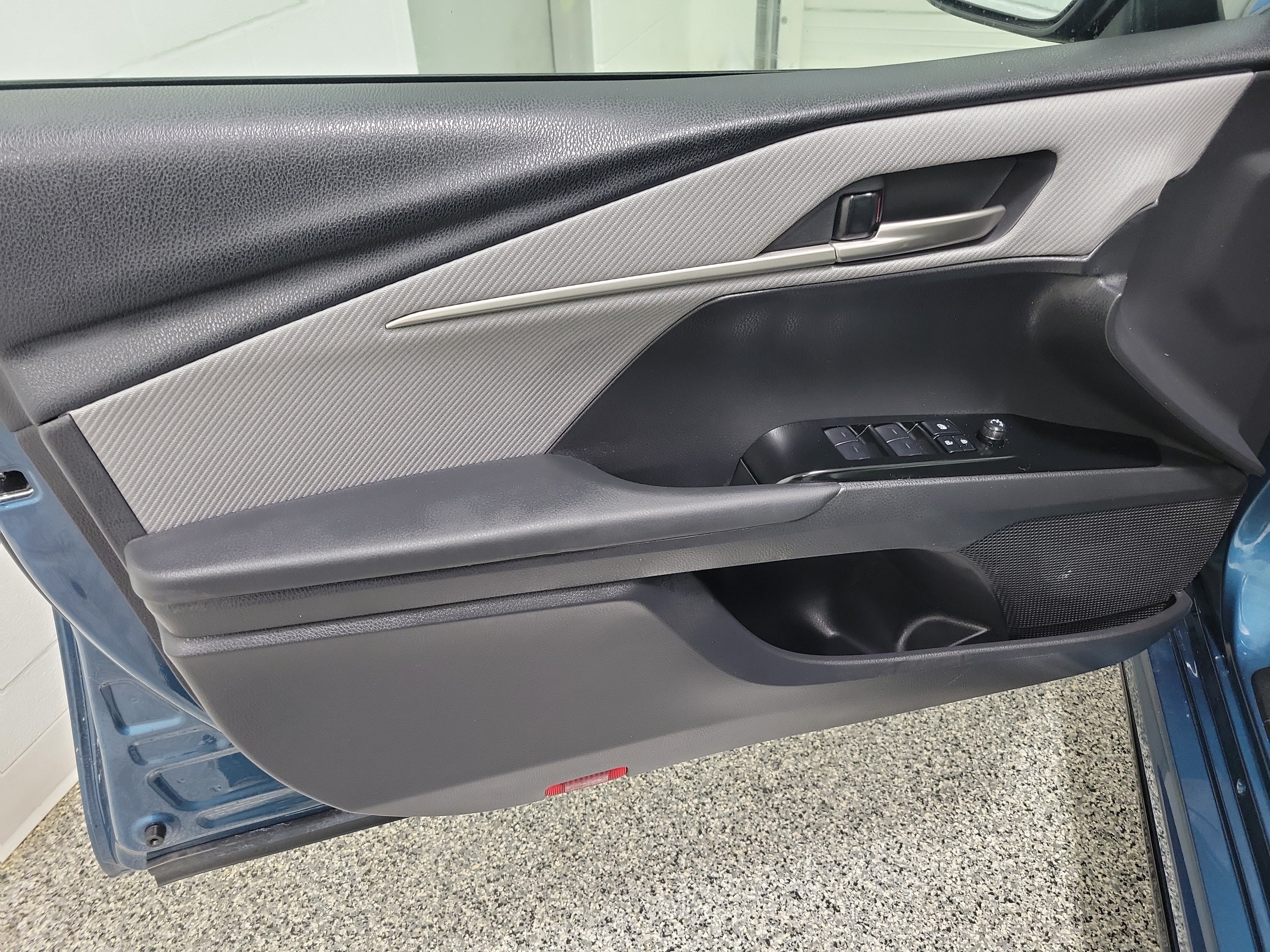 Certified Used 2025 Ocean Gem Toyota SE image 19