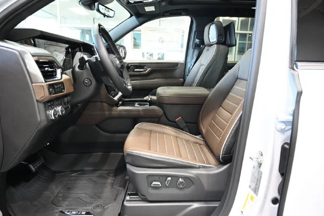 2026 GMC Yukon XL Denali Ultimate - Photo 12