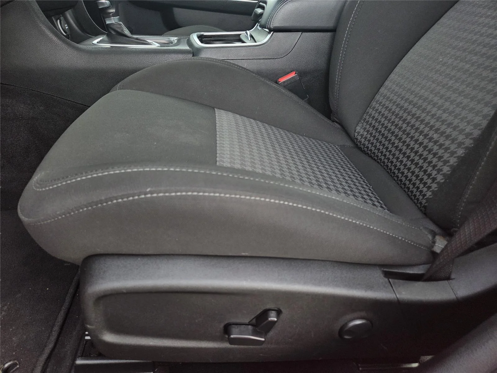 Used 2023 Torred Clearcoat Dodge GT image 16