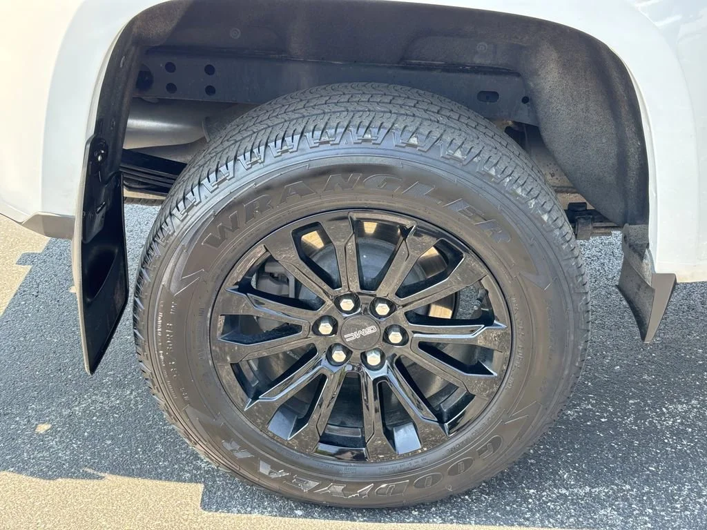 Used 2022 Summit White GMC Elevation image 11